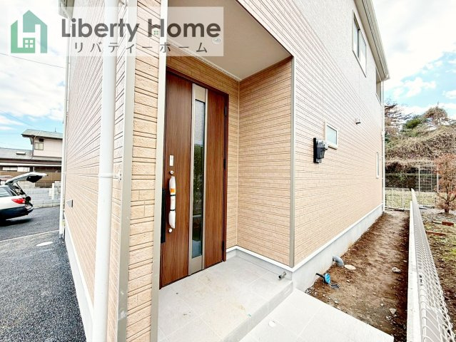 土浦市小岩田東第4　新築戸建　1号棟のエントランス