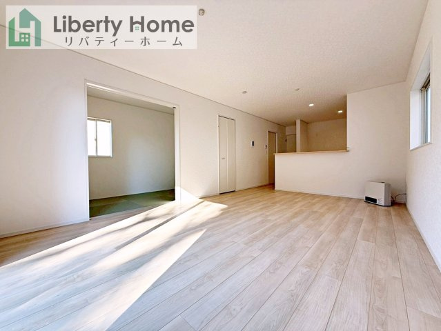 土浦市小岩田東第4　新築戸建　1号棟の居間・リビング