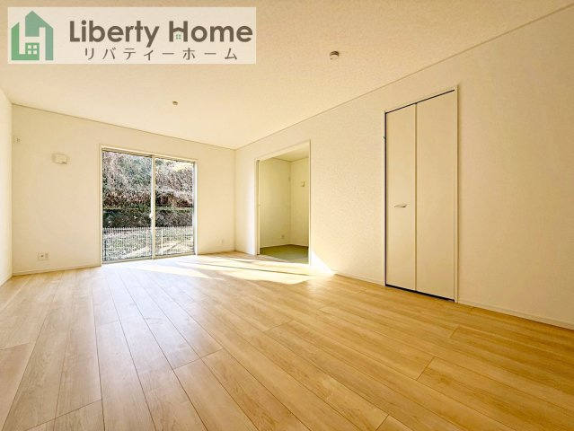 土浦市小岩田東第4　新築戸建　1号棟の居間・リビング