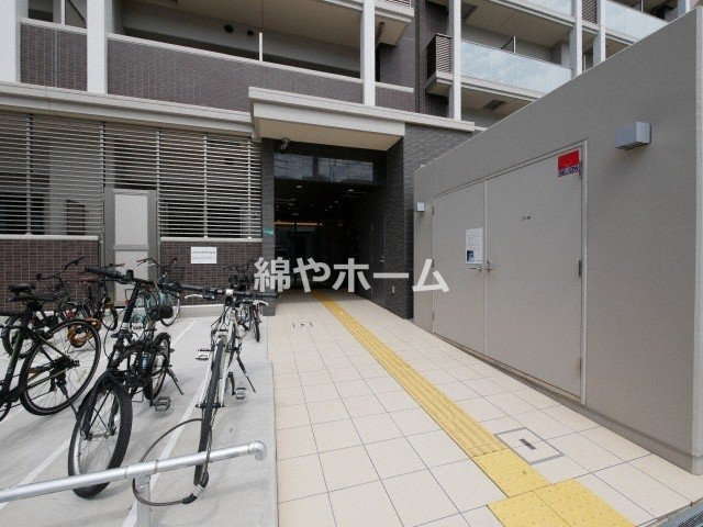S-FORT難波西のエントランス|建物の内部です