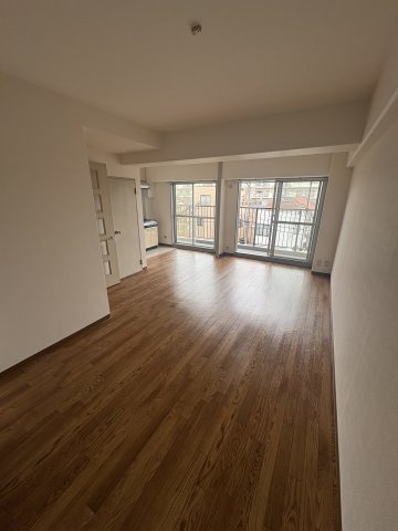 西新井スカイハイツの居間・リビング|洋室・12帖