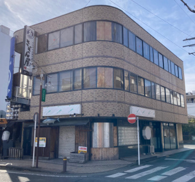 【外観】 | 渋沢駅2分 コスモビル 2階 43.79坪 バー居抜き