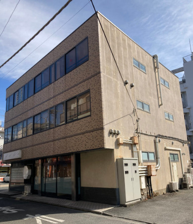 【外観】 | 渋沢駅2分 コスモビル 2階 43.79坪 バー居抜き