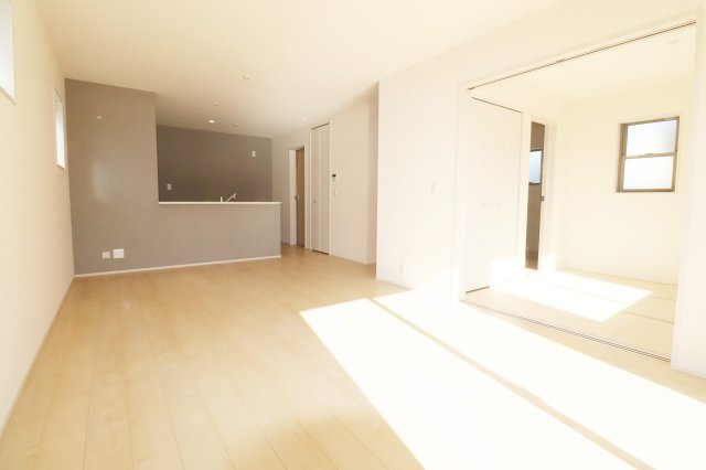 須賀川市森宿字安積田　　　　6号棟　　　西袋第1小学校、西袋中学区　の居間・リビング