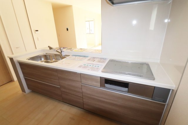 須賀川市森宿字安積田　　　　6号棟　　　西袋第1小学校、西袋中学区　の居間・リビング|※同社施工例