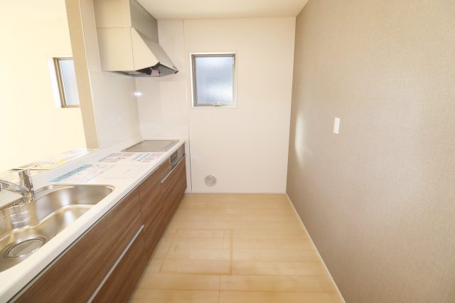 須賀川市森宿字安積田　　　　6号棟　　　西袋第1小学校、西袋中学区　の居間・リビング|※同社施工例