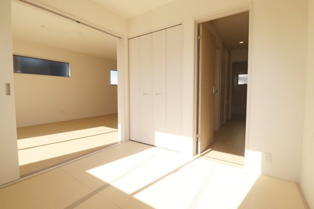 須賀川市森宿字安積田　　　　6号棟　　　西袋第1小学校、西袋中学区　の居間・リビング|※同社施工例