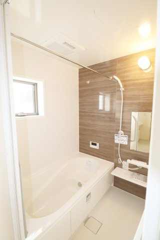 須賀川市森宿字安積田　　　　6号棟　　　西袋第1小学校、西袋中学区　の浴室