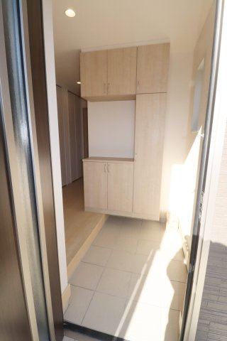 須賀川市森宿字安積田　　　　6号棟　　　西袋第1小学校、西袋中学区　の玄関