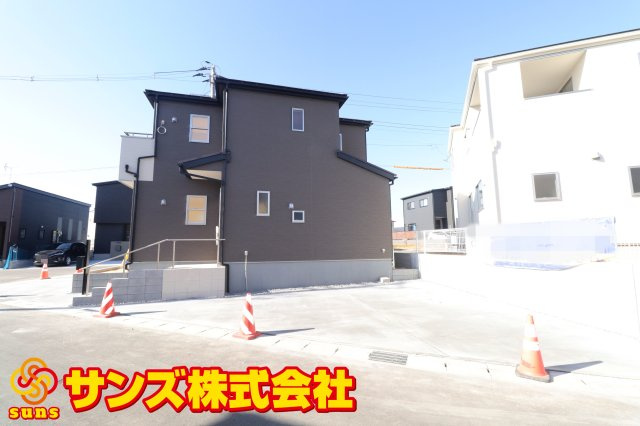 須賀川市森宿字安積田　　　　6号棟　　　西袋第1小学校、西袋中学区　の外観|東側から見た駐車場を含む外観