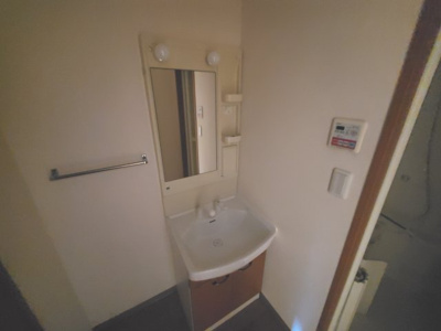 【洗面所】 | エルシオンⅡ | 独立洗面化粧台が付いています