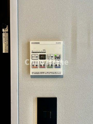 【内装】 | 南千住スカイハイツ | 【浴室乾燥機】暖房・冷風・換気・乾燥が可能です。毎日を快適に過ごせるうれしい機能が揃っています。雨の日の洗濯物も安心です。