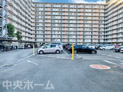 【駐車場】 | 南千住スカイハイツ | 【敷地内駐車場】最新の空き状況や費用などの詳細は担当スタッフまでお問い合わせください。