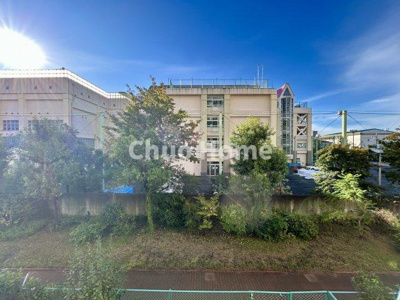 【展望】 | 南千住スカイハイツ | 手を伸ばせば、ふれることが出来そうな環境が、そのままインテリアになったような印象です。その豊かな眺望にふさわしい空間には、通風・採光にも優れ、心地よい光と風があふれています