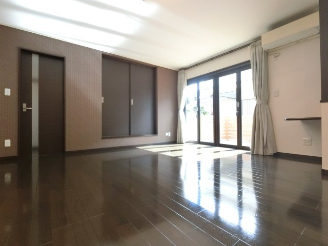 宮野木町S邸貸戸建ての居間・リビング