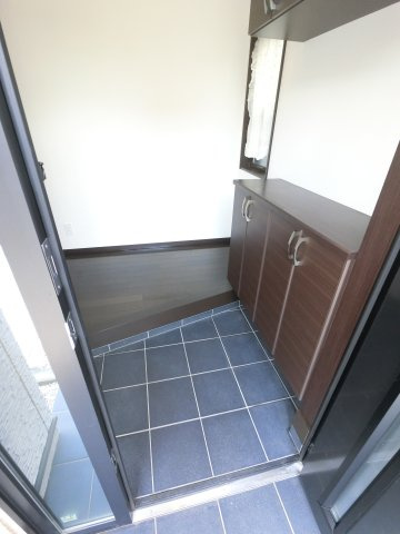 宮野木町S邸貸戸建ての玄関