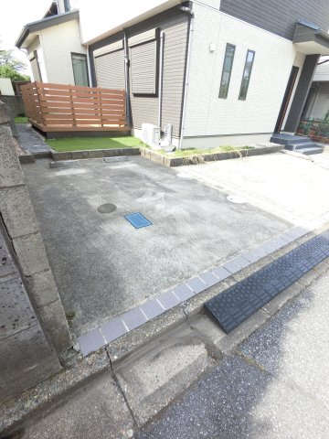 宮野木町S邸貸戸建ての駐車場