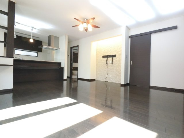 宮野木町S邸貸戸建ての居間・リビング