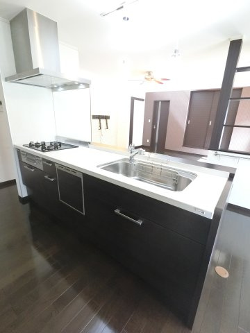 宮野木町S邸貸戸建てのキッチン|※セラミック製でダメージや汚れに強いです！