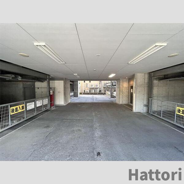 ESGrande江坂公園(旧ハーヴェスタ江坂)の駐車場