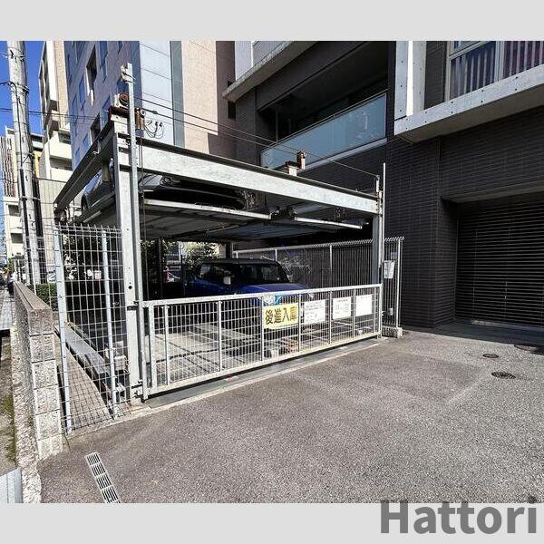 ESGrande江坂公園(旧ハーヴェスタ江坂)の駐車場