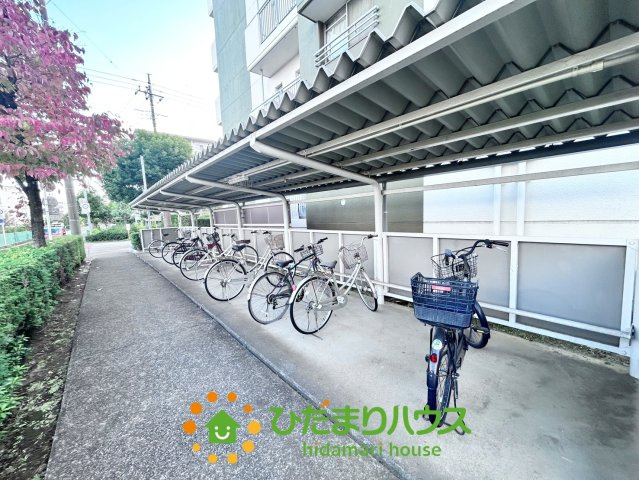 東鷲宮ニュータウン公園通りの駐輪場|2025/10/28 撮影