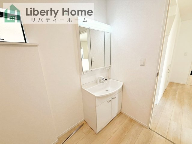 土浦市小岩田東第4　新築戸建　2号棟の独立洗面台