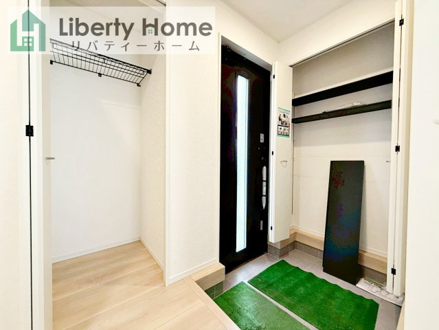 土浦市小岩田東第4　新築戸建　2号棟の玄関