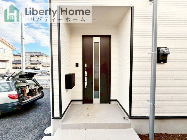 土浦市小岩田東第4　新築戸建　2号棟のエントランス
