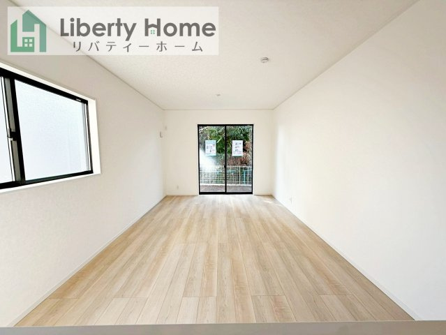 土浦市小岩田東第4　新築戸建　2号棟の居間・リビング