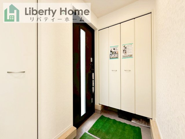 土浦市小岩田東第4　新築戸建　2号棟の玄関