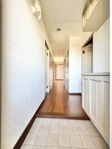ブライトタウン浅田の玄関|玄関から廊下を撮影しました！！