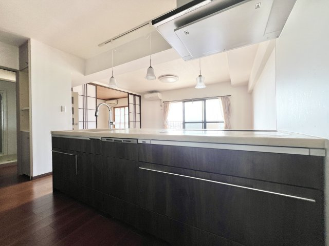 ブライトタウン浅田のキッチン|使いやすいシステムキッチン！豊富な収納力が魅力的です！

