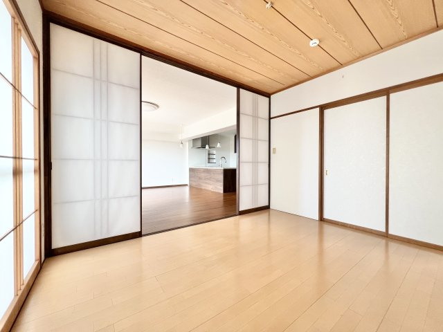 ブライトタウン浅田の洋室|南側の洋室！！
日差しがたっぷり入ります。