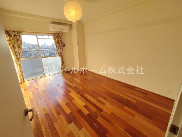 ユトリロ下地３の内装