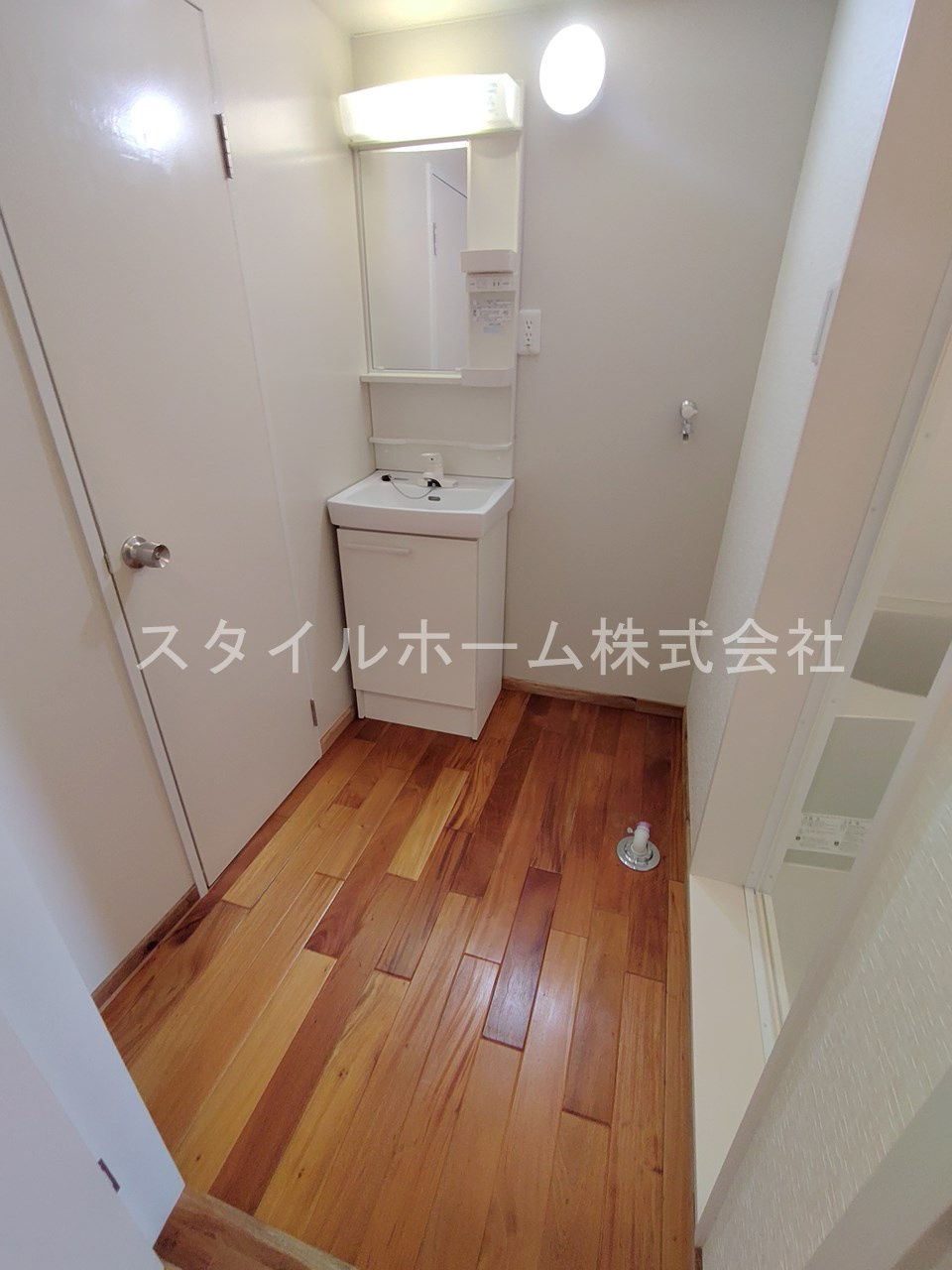 ユトリロ下地３の洗面所