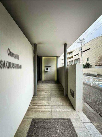 ユーレジデンス桜新町　礼金0　デザイナーズ　ペット相談　南向きのエントランス