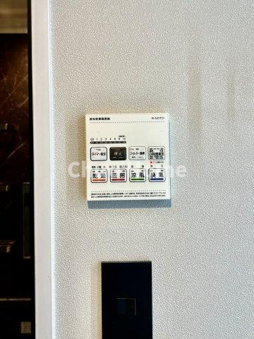 南千住スカイハイツの内装|【浴室乾燥機】暖房・冷風・換気・乾燥が可能です。毎日を快適に過ごせるうれしい機能が揃っています。雨の日の洗濯物も安心です。