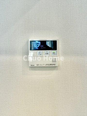 南千住スカイハイツの発電・温水設備|【給湯リモコン】外での一日を忘れさせてくれるオートバス機能でお好みの湯量・温度に調整された浴槽。