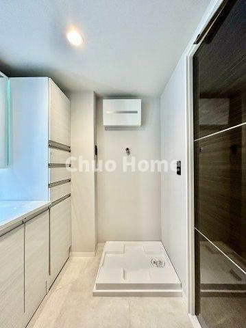 南千住スカイハイツのランドリースペース|【ランドリースペース】担当者がスケールを持ち歩いておりますので、ご見学時には現在お使いの洗濯機などがきちんと収まるかなどもチェックして下さい。見学前に測っておくと非常に便利だと思います。