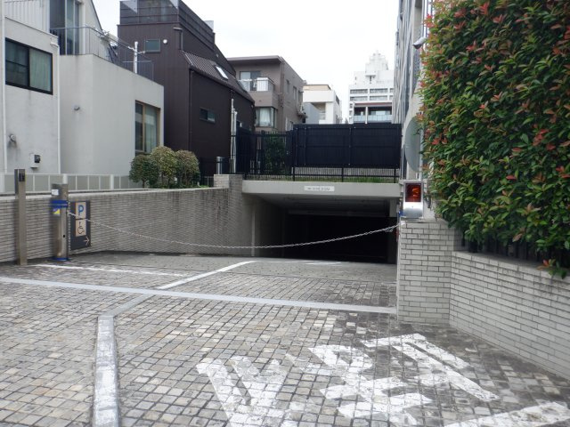 グランスイート広尾の駐車場