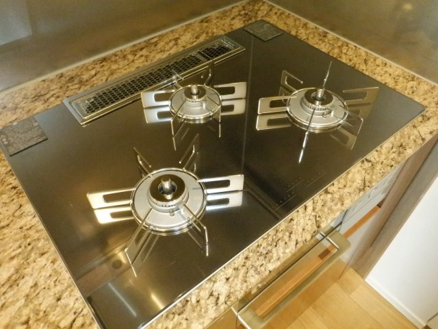 グランスイート広尾のキッチン|ガスコンロ3口