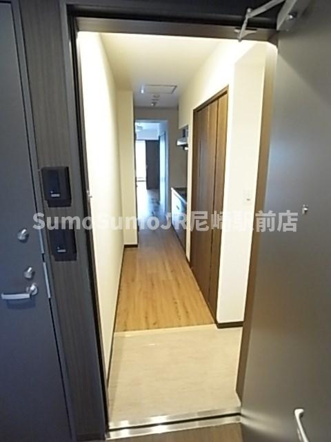 プリエール阪神尼崎の玄関|明るい玄関です