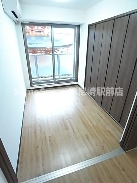 プリエール阪神尼崎の寝室|開放的な寝室です