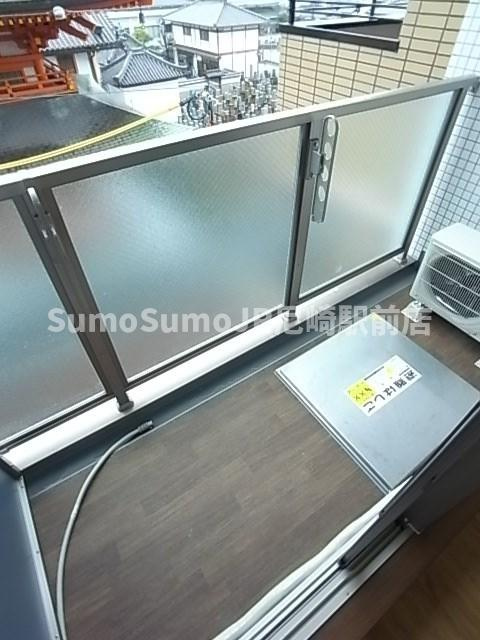 プリエール阪神尼崎のバルコニー|外からの目が気にならないバルコニーで洗濯物が干せます