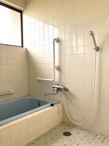 米子市両三柳　中古住宅の浴室