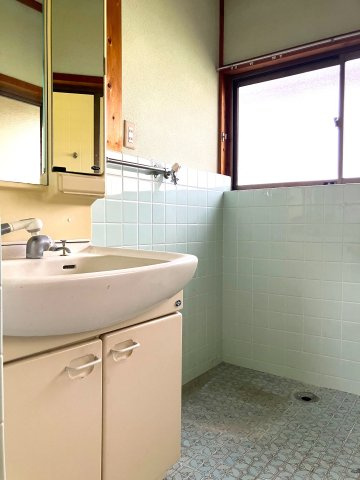 米子市両三柳　中古住宅の洗面所