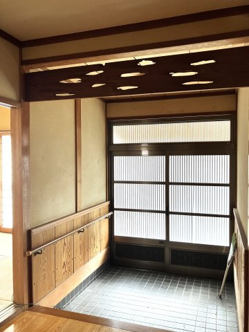 米子市両三柳　中古住宅の玄関
