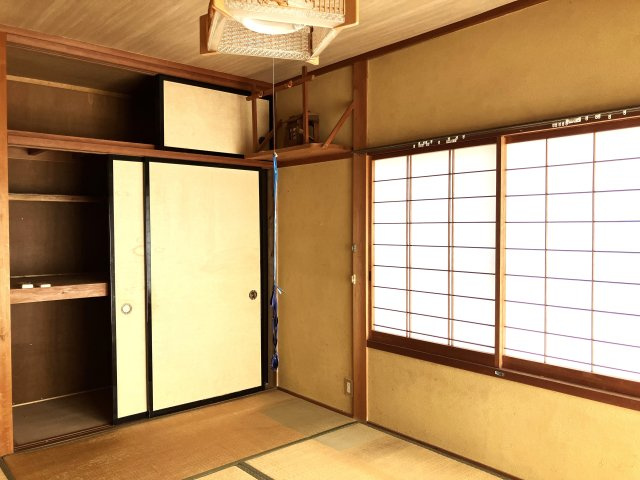 米子市両三柳　中古住宅の和室|１階玄関右側