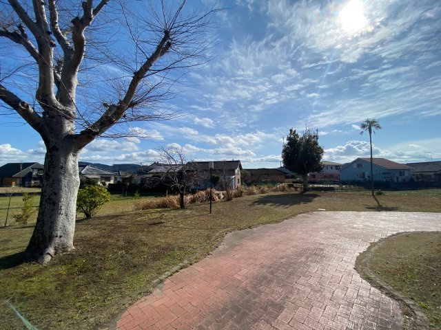 コルテ・ミラの庭|公園を思わせる広い庭があります